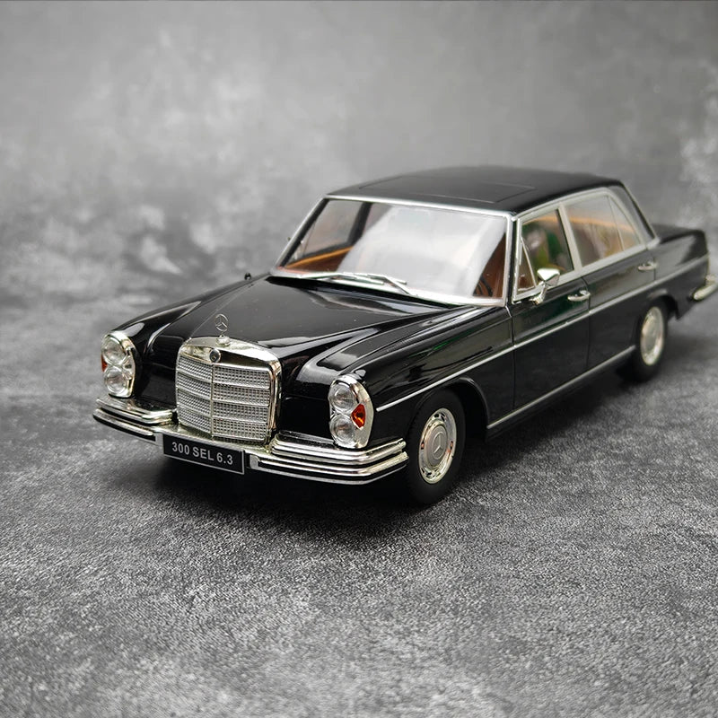 1:18 Mercedes-Benz 300 SEL
