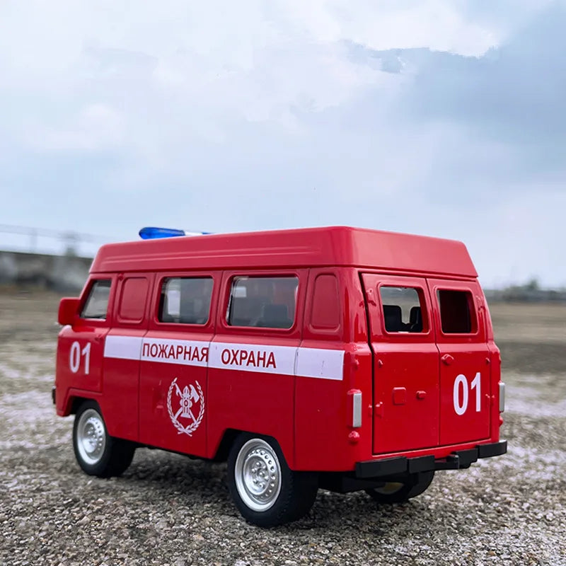 1:18 UAZ Travelers Traffic Bus