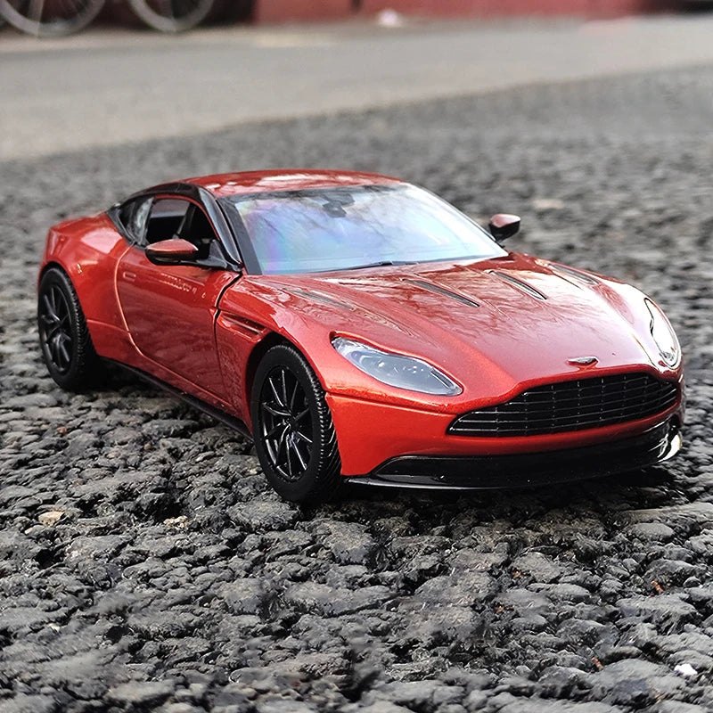 1:24 Aston Martin DB11