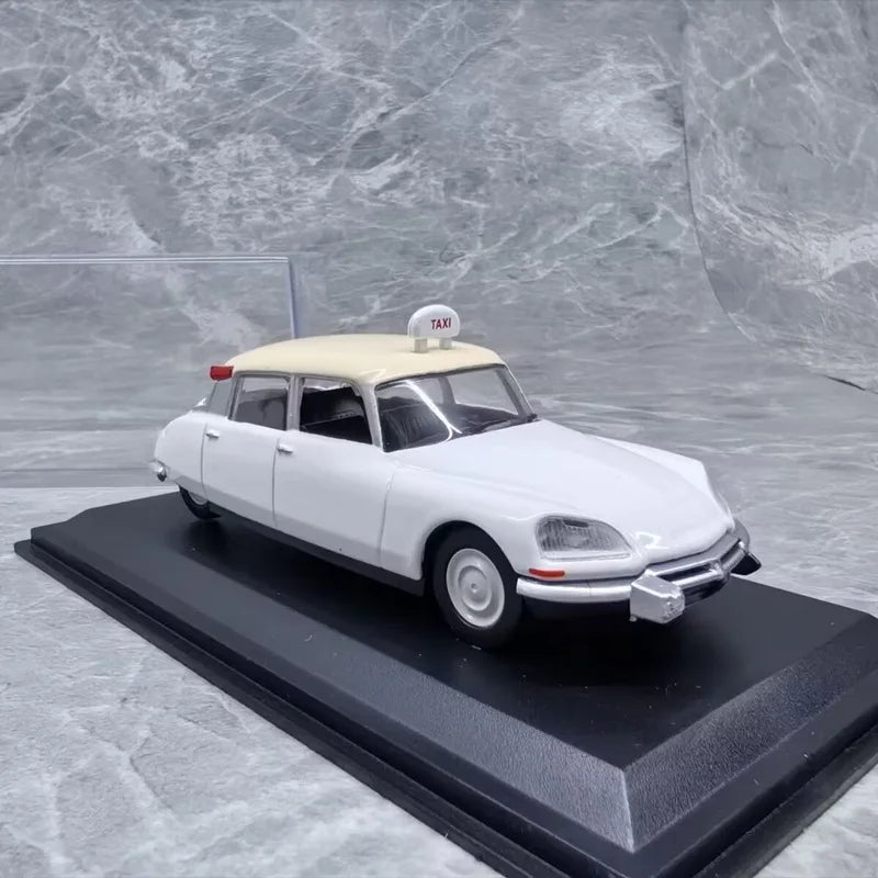 1:43 Citroen ID 19 Paris 1968