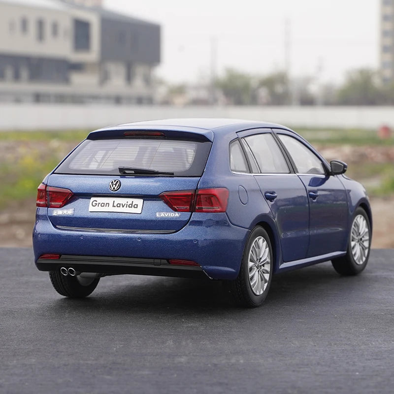 1:18 Volkswagen Lavida 2013