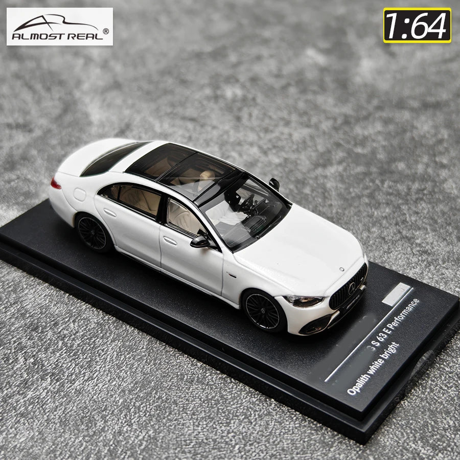 1:64 Mercedes-Benz S63 E Performance 2023