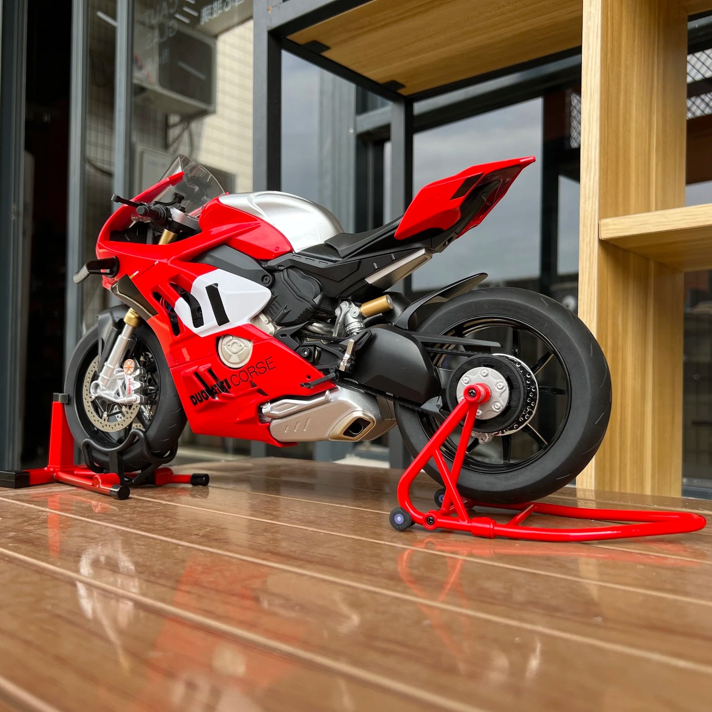 1:6 Ducati V4S Spray
