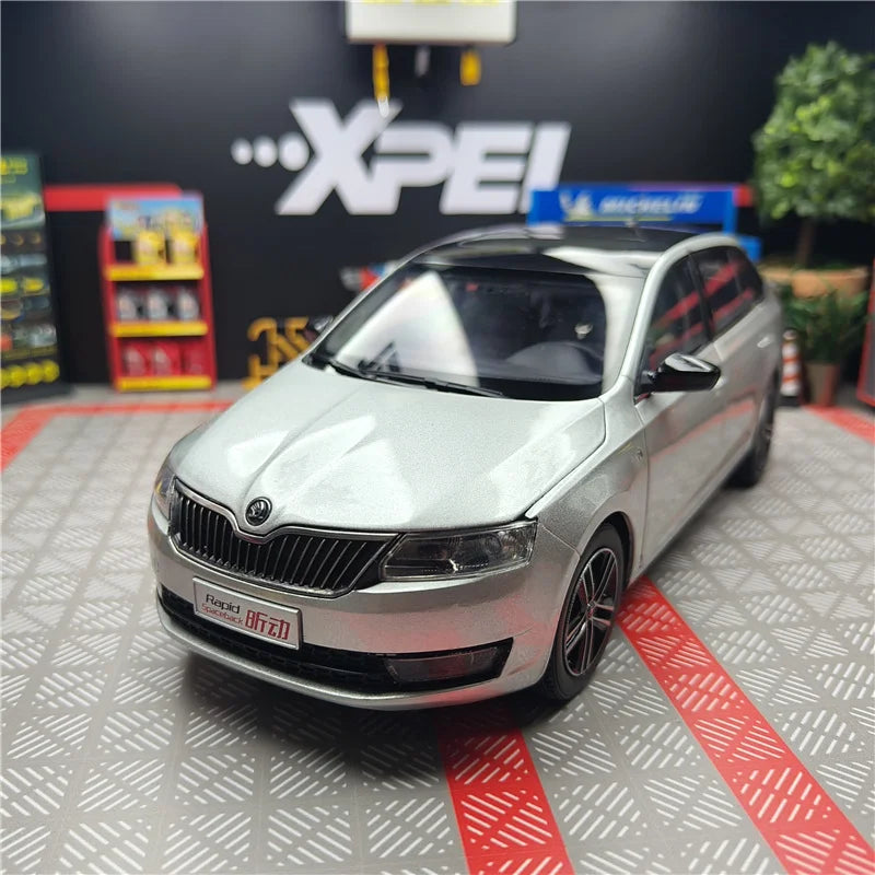 1:18 SKODA Rapid Spaceback
