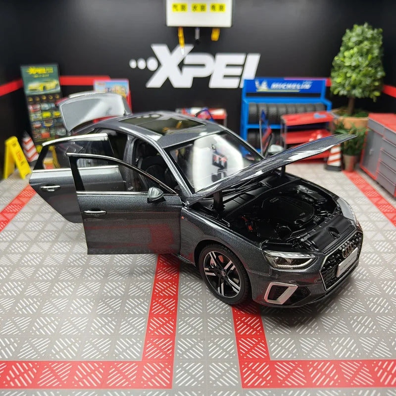 1:18 Audi A4