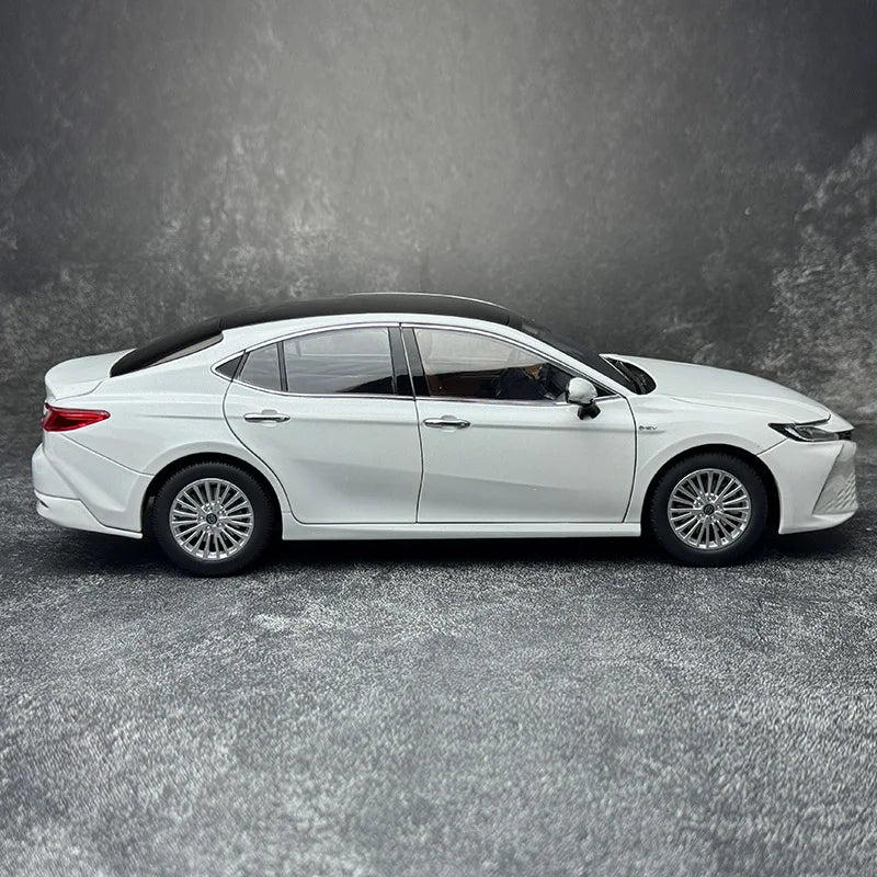 1:18 Toyota Camry