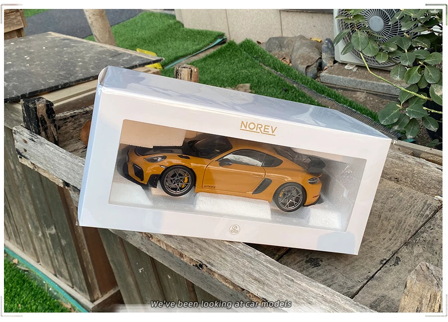 1/18 Porsche 718 Cayman GT4 RS Weissach Pack 2023