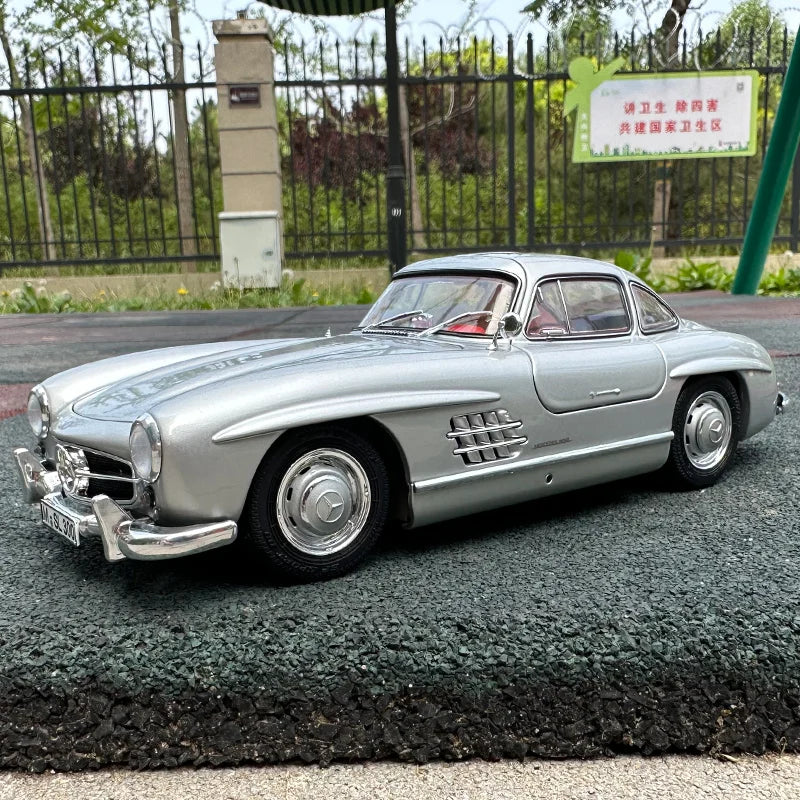 1:18 Mercedes-Benz 300SL Coupe
