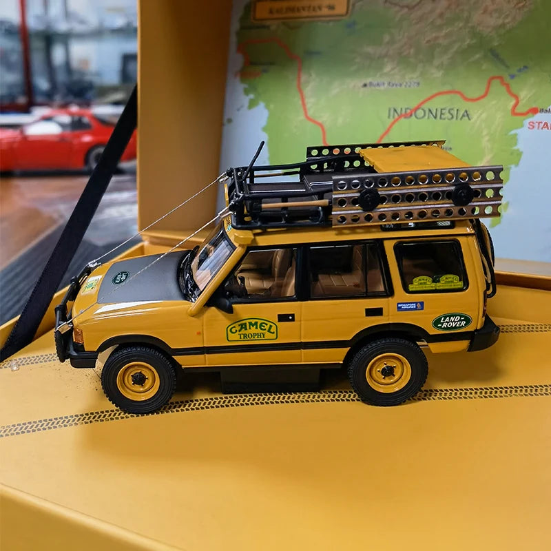1:43 Land Rover Discovery original five-door version Camel Cup 1996