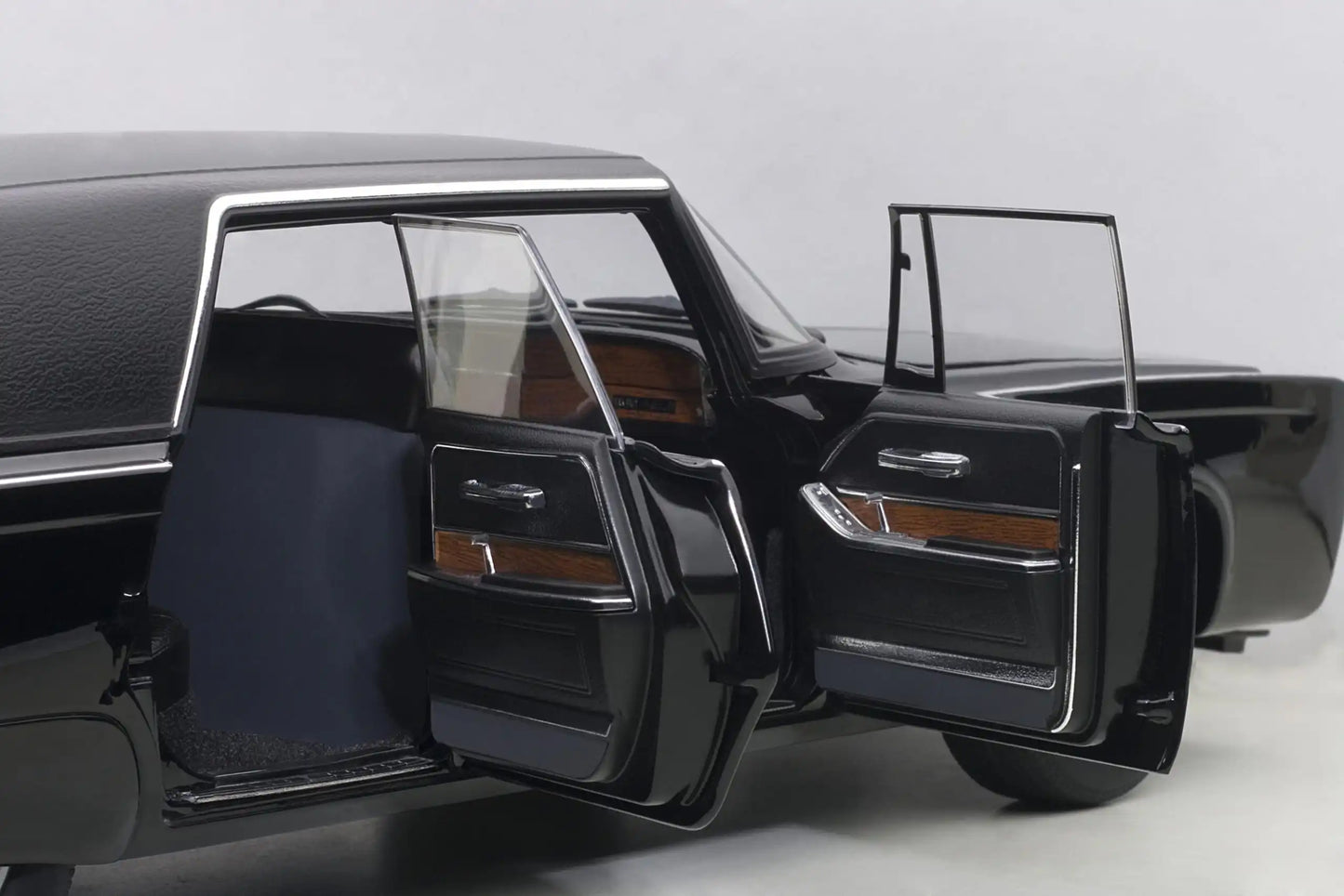 1:18 BLACK BEAUTY - GREEN HORNET