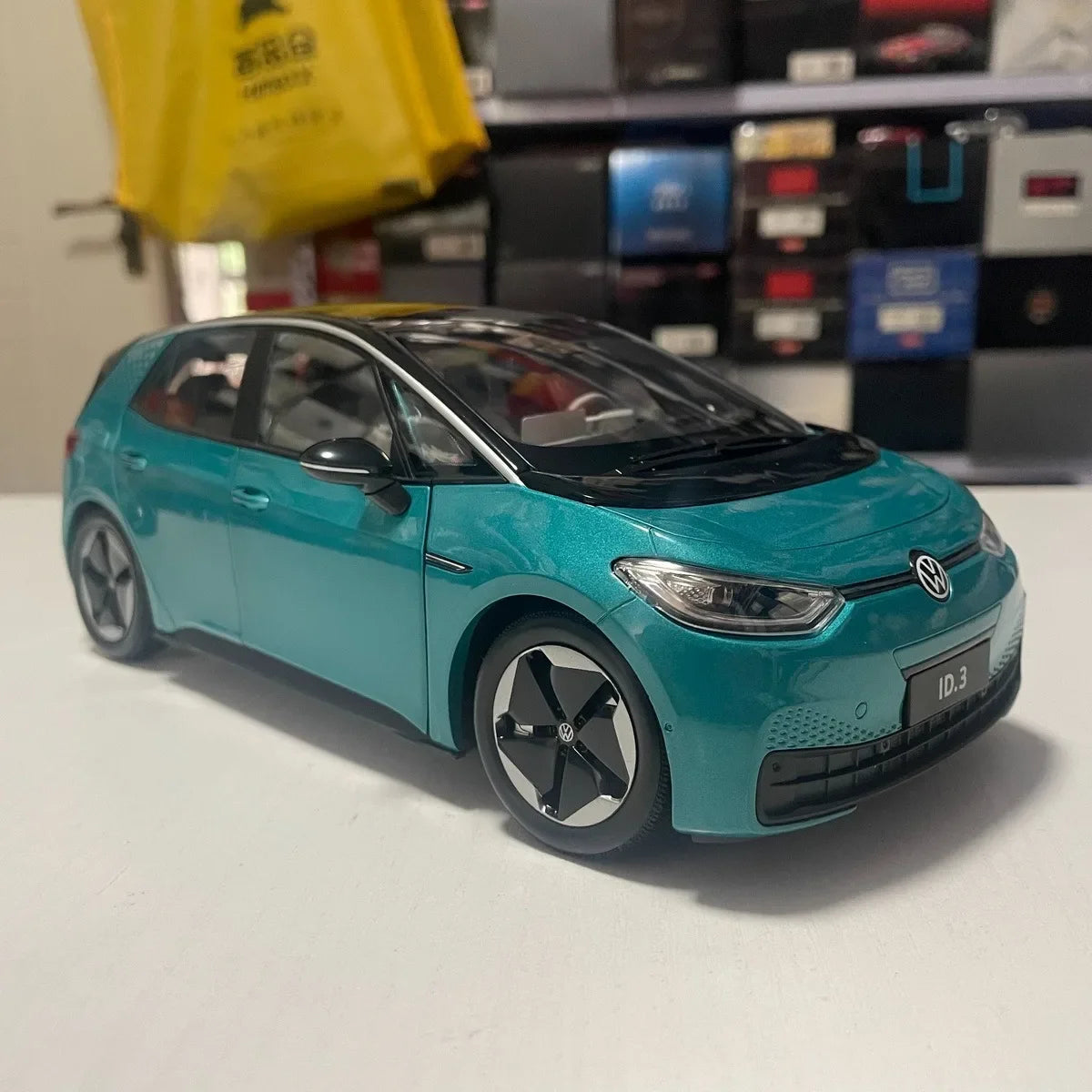 1:18 Volkswagen ID.3 Pure Electric