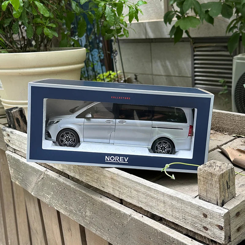 1/18 Mercedes Benz Viano V-Class AMG