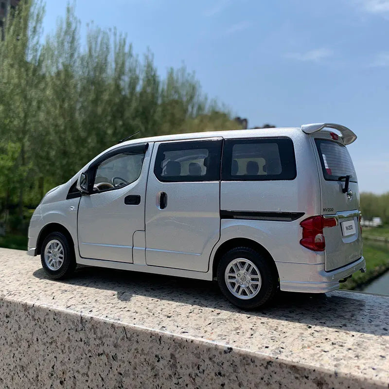 1:18 Zhengzhou Nissan NV200