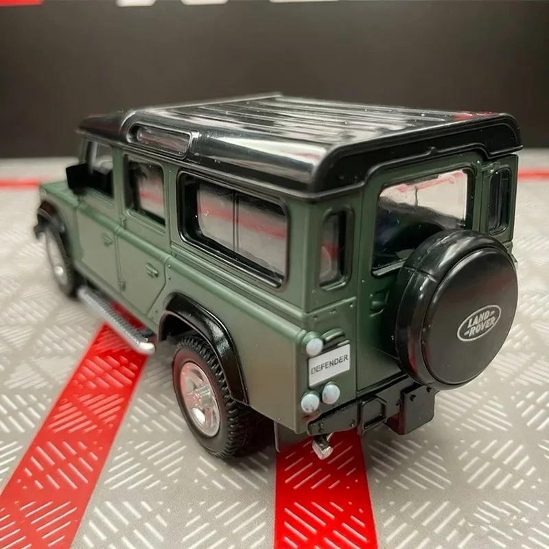 1:36 Land Rover Defender