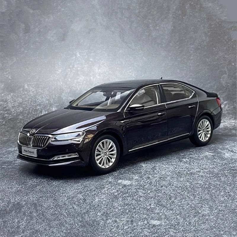 1:18 SKODA SUPERB