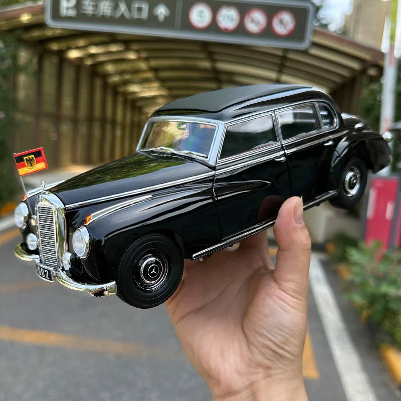 1:18 Mercedes-Benz 300s W186