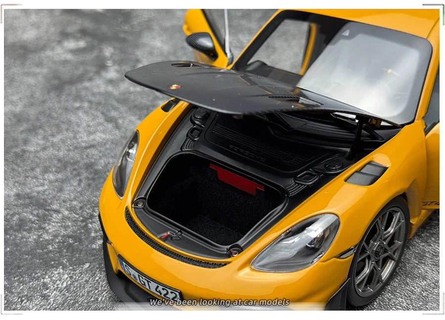 1/18 Porsche 718 Cayman GT4 RS Weissach Pack 2023