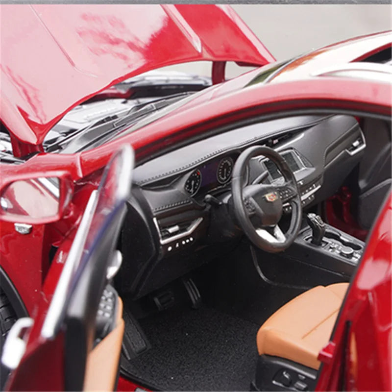 1:18 Cadillac XT4