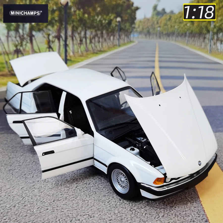 1:18 BMW 7 Series E32 730i 1986