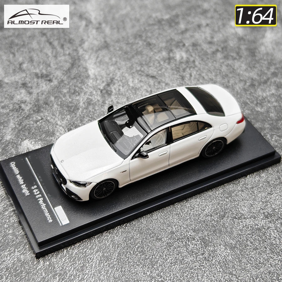 1:64 Mercedes-Benz S63 E Performance 2023