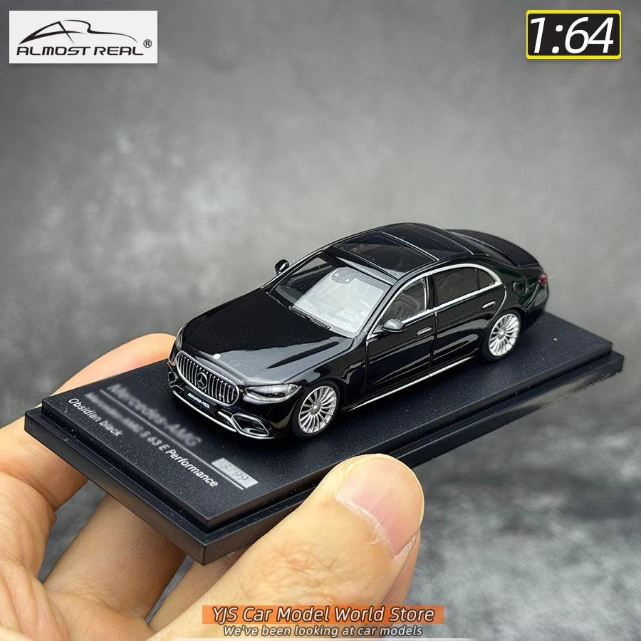 1:64 Mercedes-Benz S63 E Performance 2023