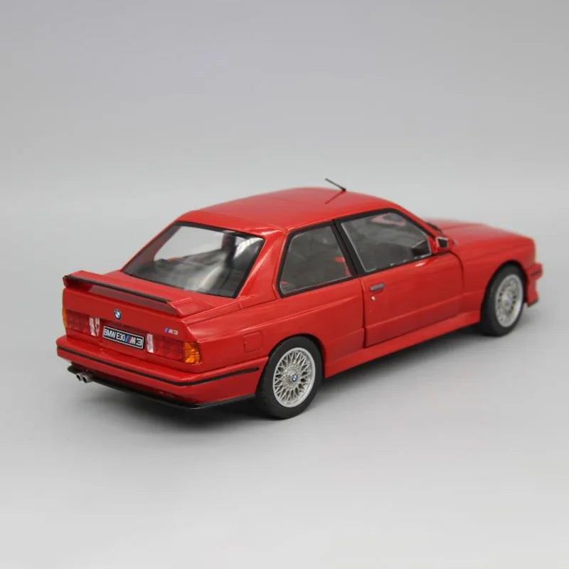 1:18 BMW M3 E30