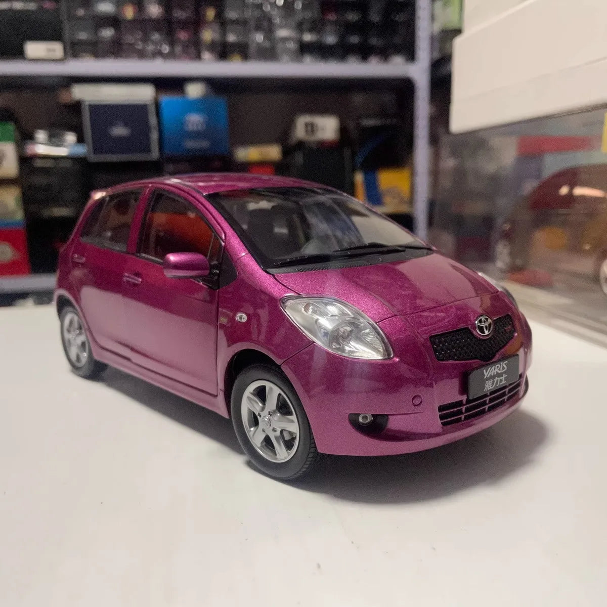 1:18 Toyota YARiS 2008
