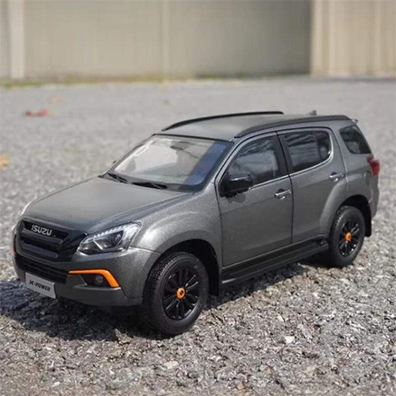 1:18 ISUZU MU-X