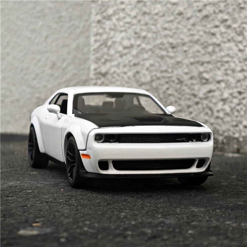 1:24 Dodge Challenger SRT