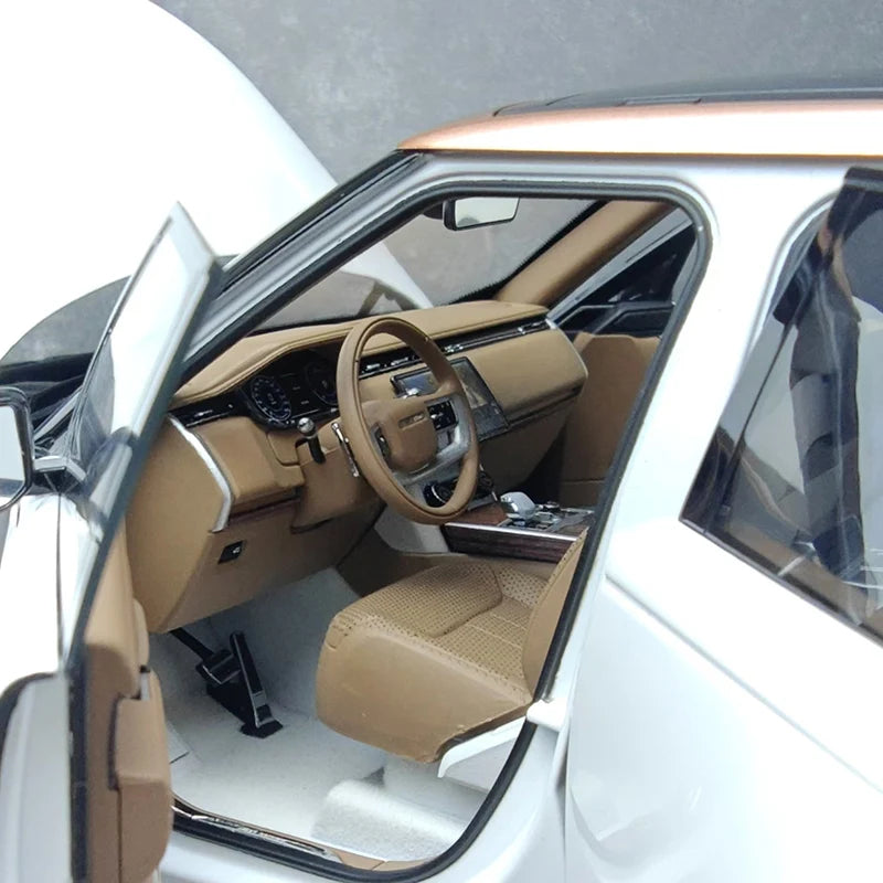 1:18 Range Rover LWB - Premium Die-cast SUV 2022