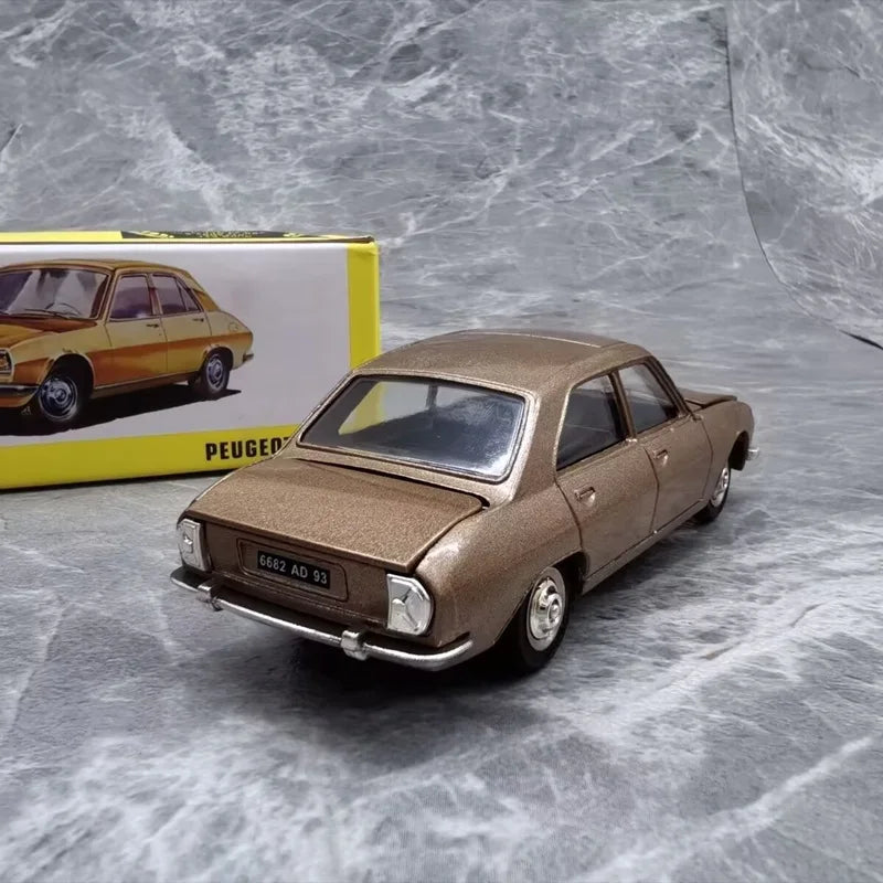 1:43 Peugeot 504