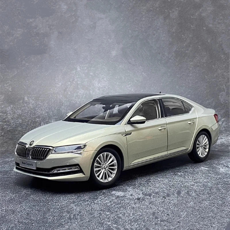 1:18 SKODA SUPERB