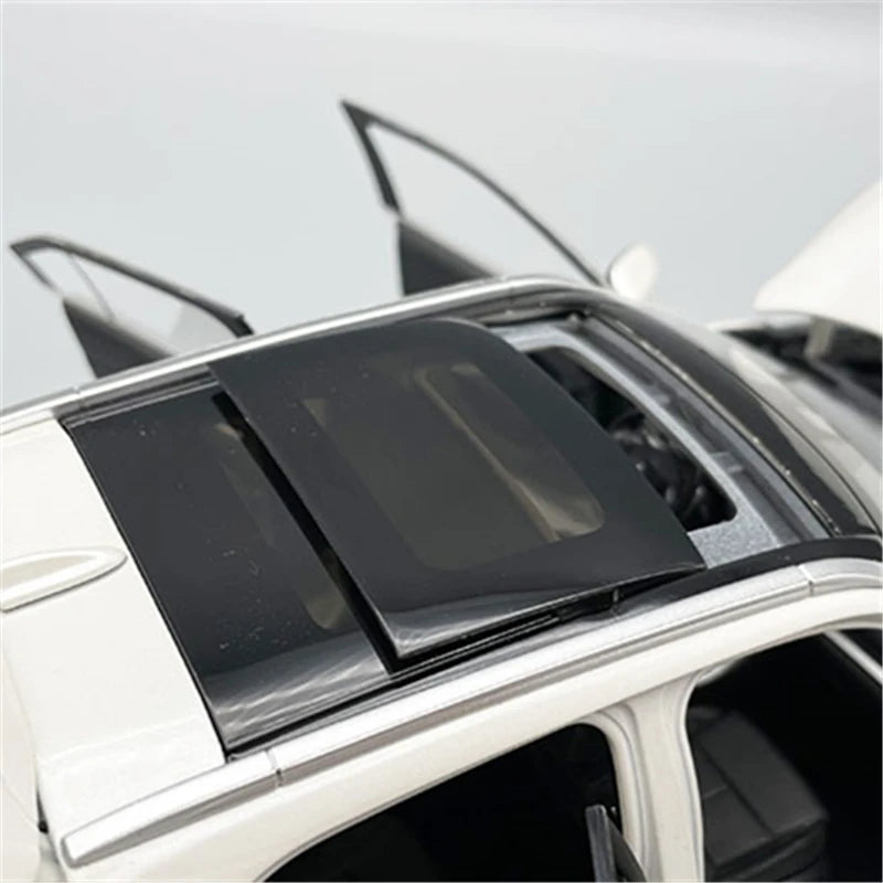 1:18 Mitsubishi Eclipse Cross