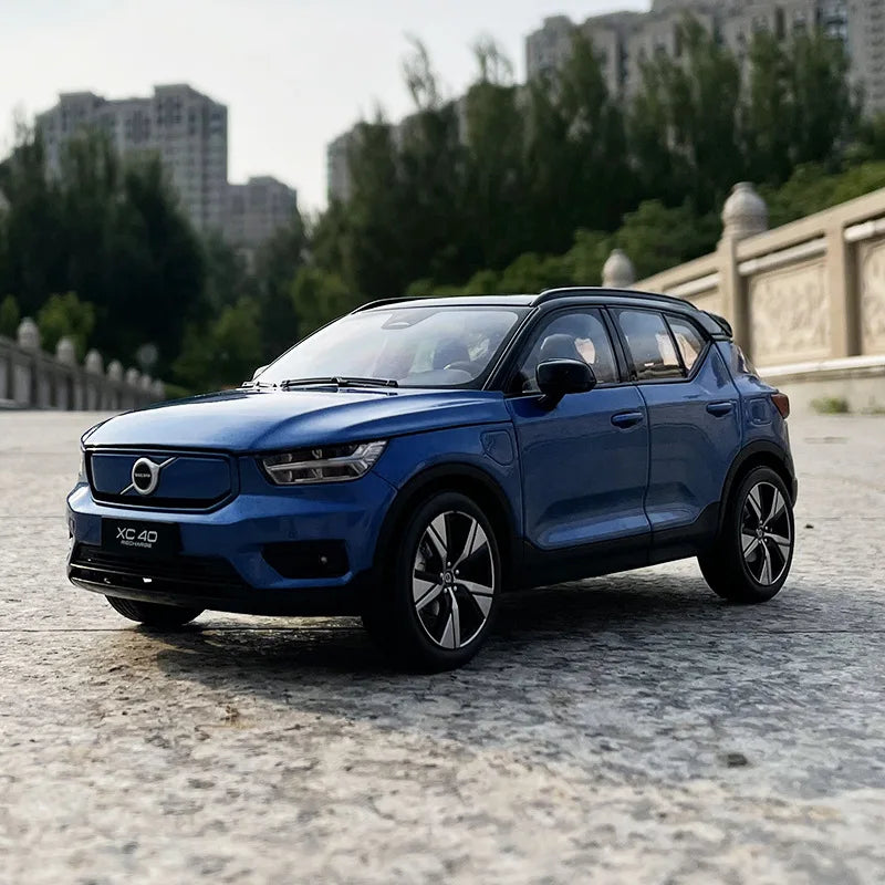 1:18 Volvo XC40