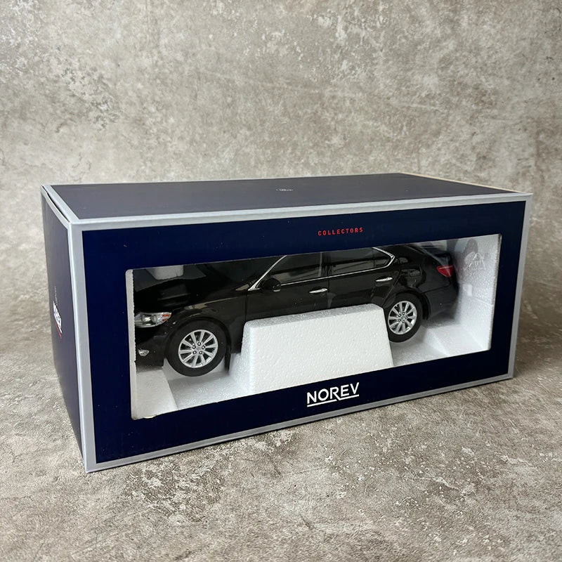 1:18 Lexus LS460