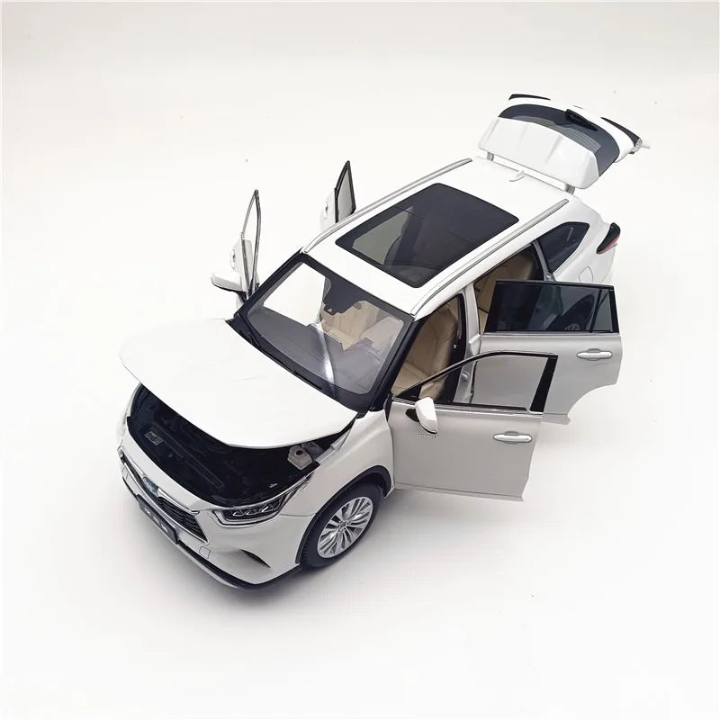 1:18 Toyota Highlander 2021