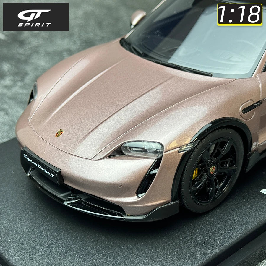 1:18 Porsche Taycan Turbo S 2022