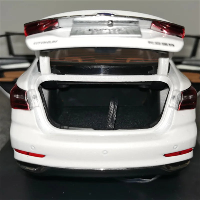 1:18 Ford ESCORT 2022