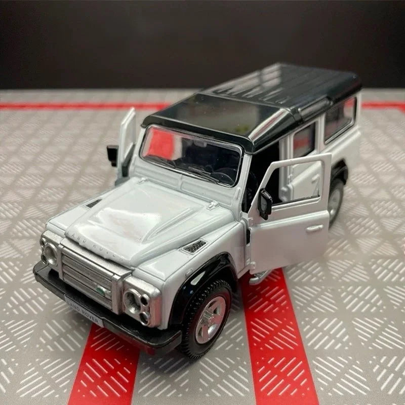 1:36 Land Rover Defender