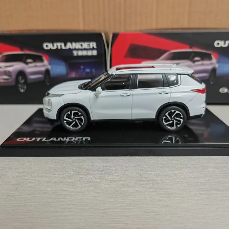 1:43 Mitsubishi Outlander
