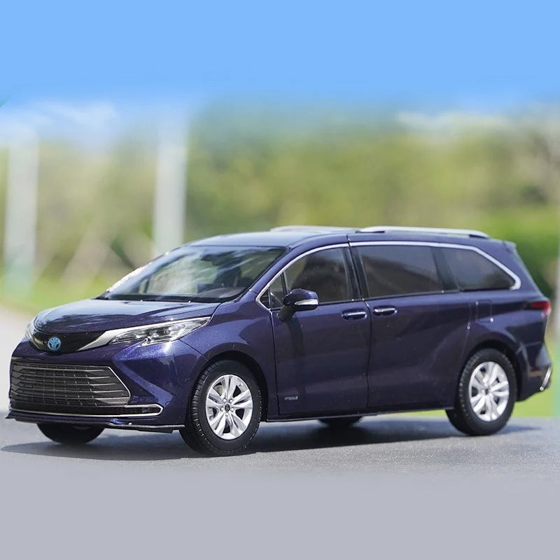 1:18 Toyota Sienna MPV