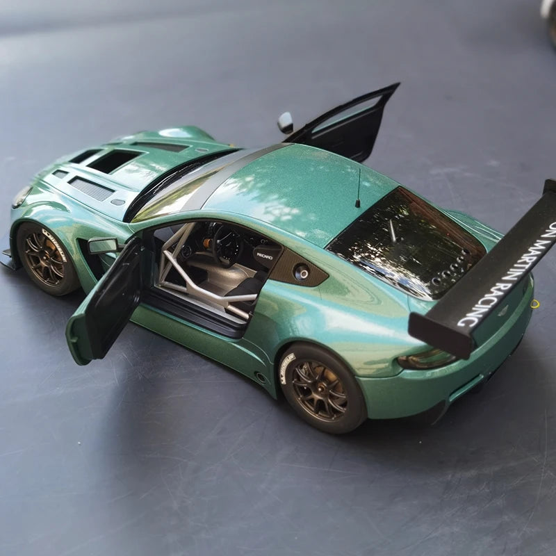 1:18 Aston Martin VANTAGE V12 GT3
