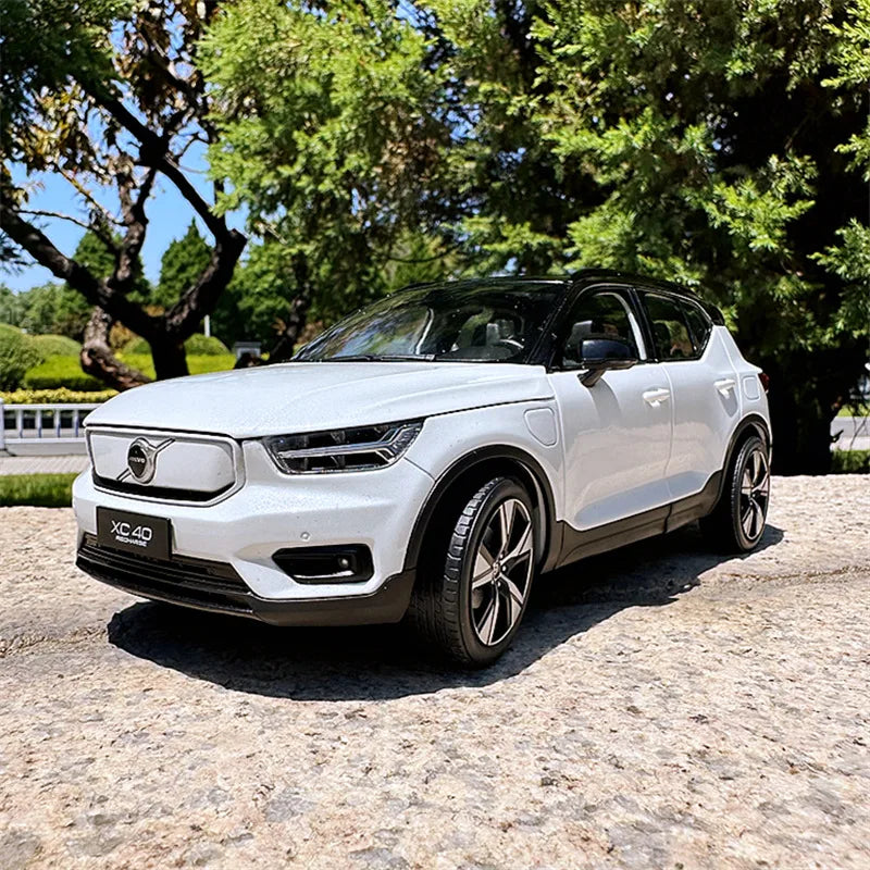 1:18 2023 Volvo XC40