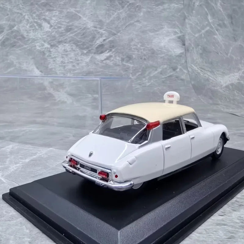 1:43 Citroen ID 19 Paris 1968