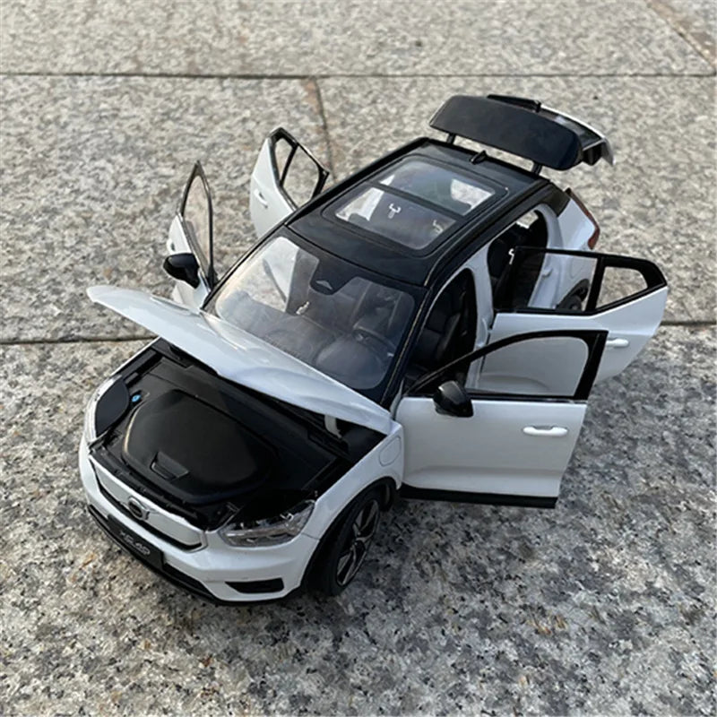 1:18 Volvo XC40
