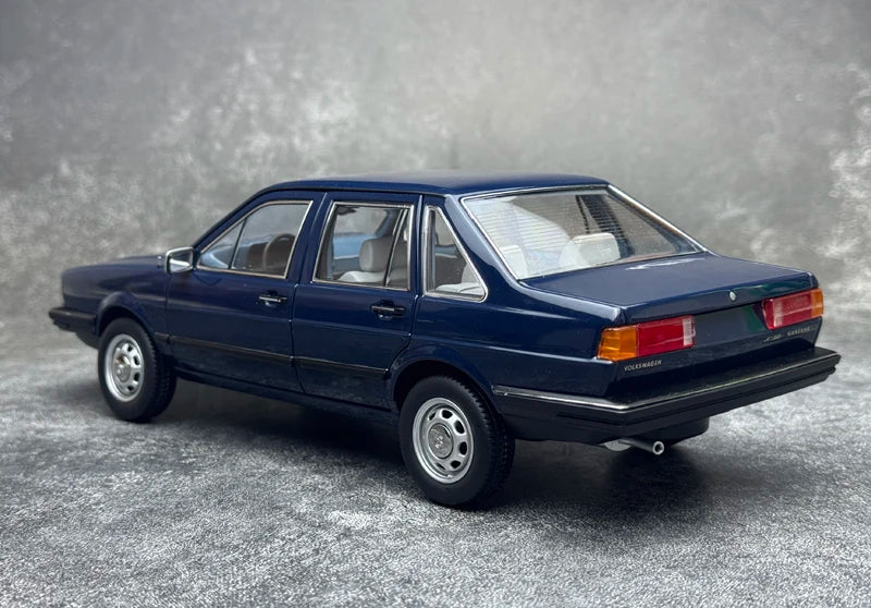 1:18 Volkswagen1983 Santana B2