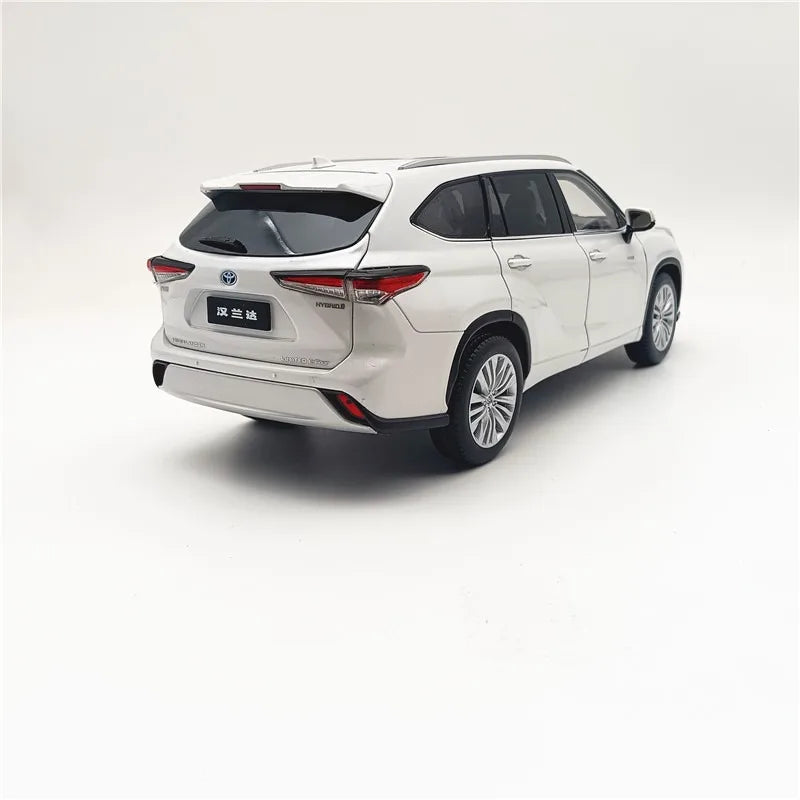 1:18 Toyota Highlander 2021