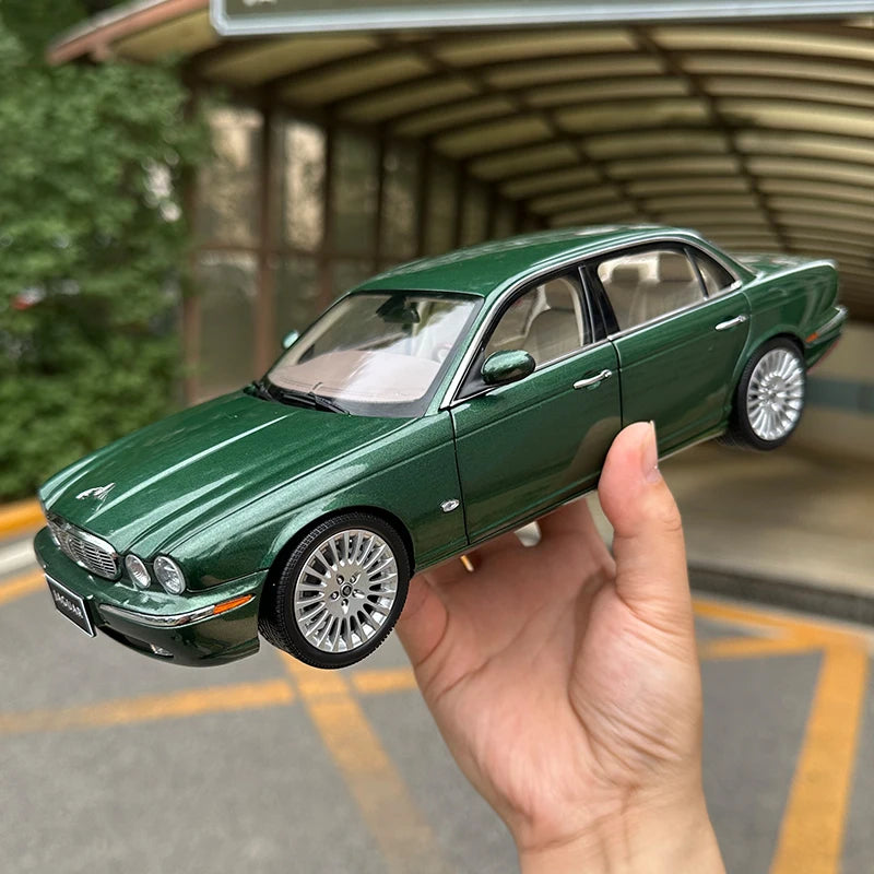 1:18 Jaguar XJ6 X350