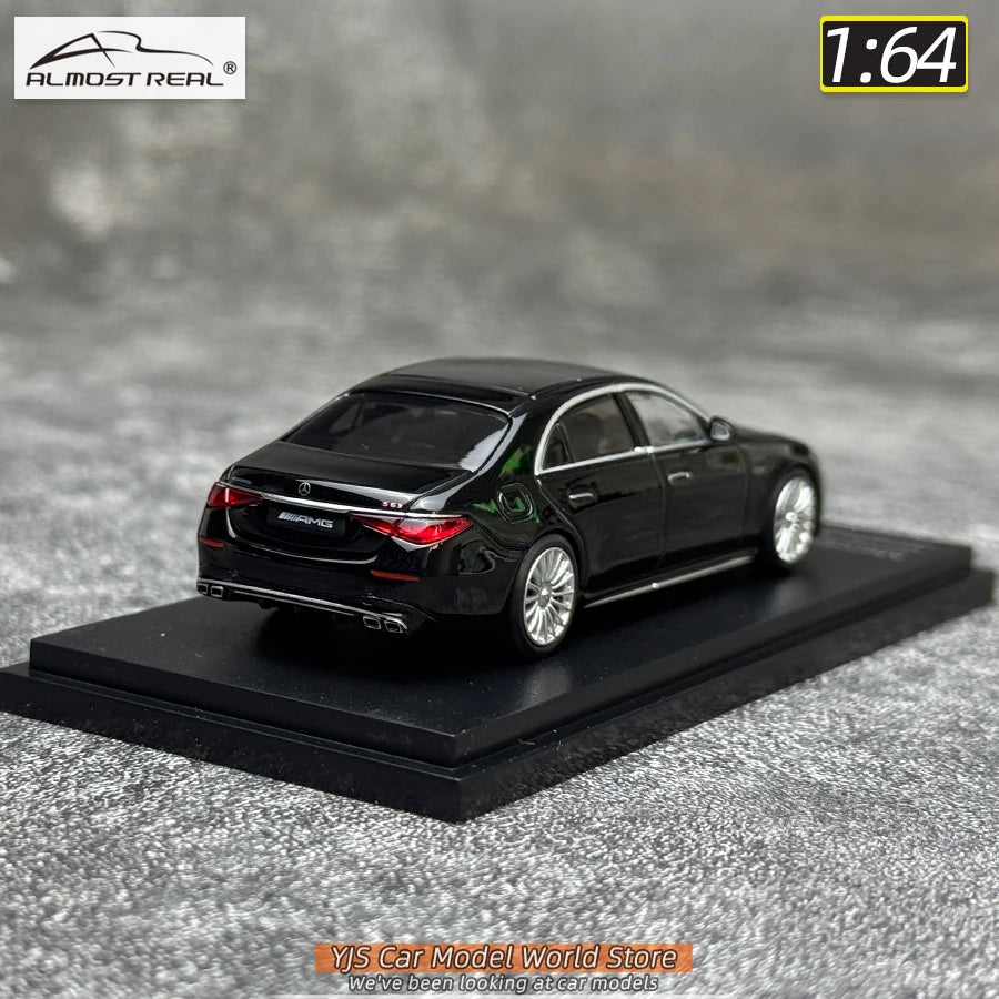 1:64 Mercedes-Benz S63 E Performance 2023