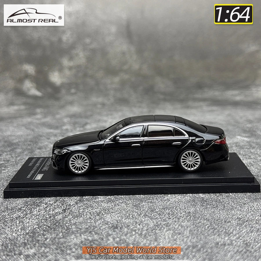 1:64 Mercedes-Benz S63 E Performance 2023